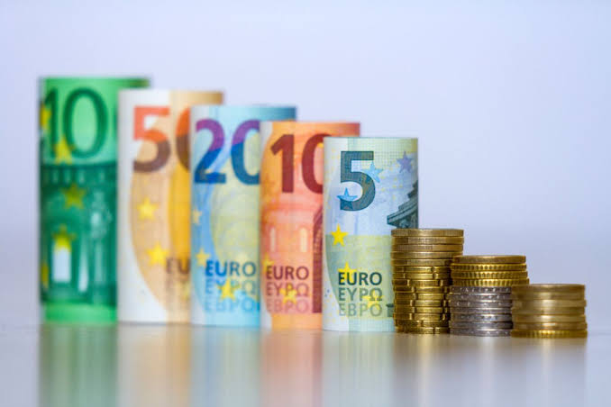 Cuánto se puede ganar invirtiendo 100 euros al mes durante 20 años