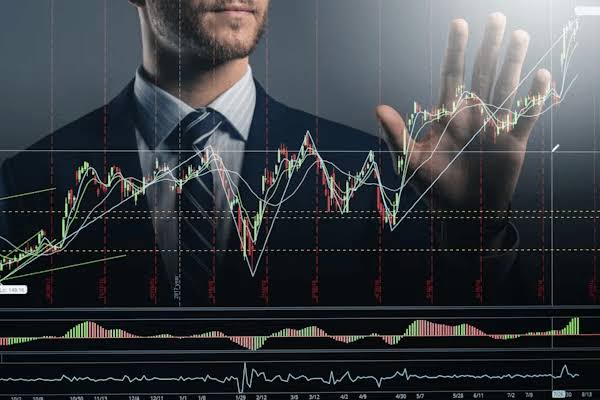 Cuánto cobra un asesor financiero y si merece la pena frente a indexarse